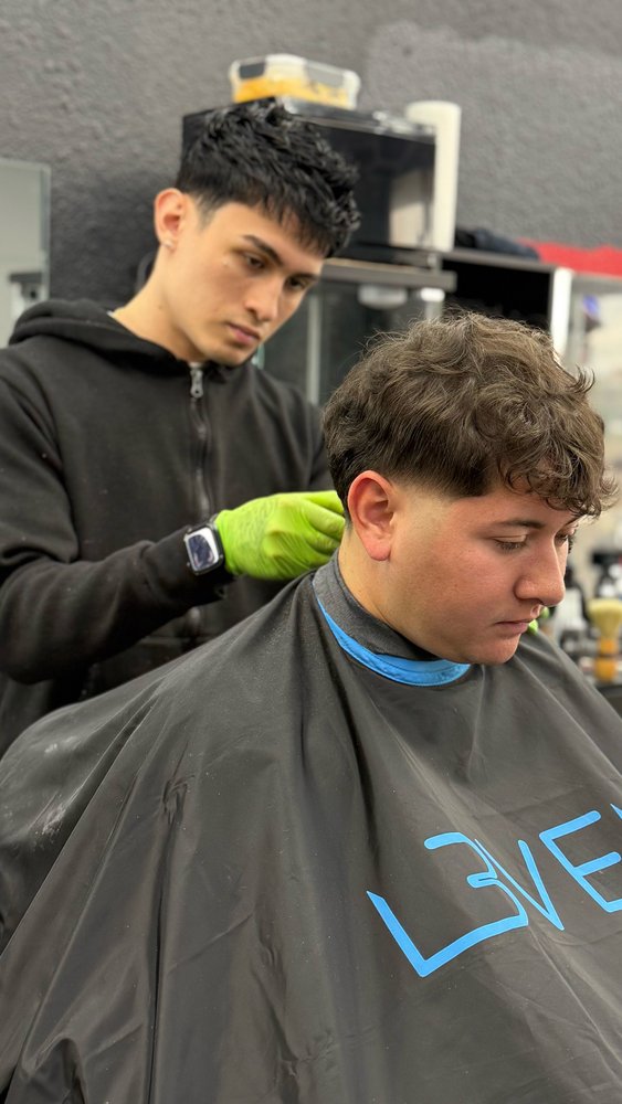 Orlando Barber at Latin Barbershop Jacksonville FL